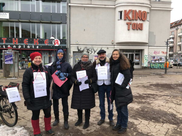 Das Team des Bezirksverbands Pankow auf dem Antonplatz